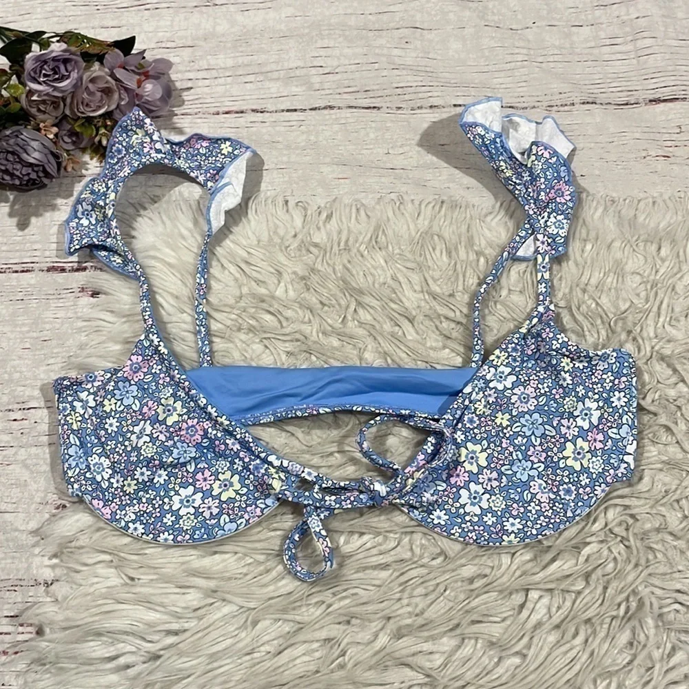 NWT Frankie’s bikinis Birdie Bikini top in springtime
